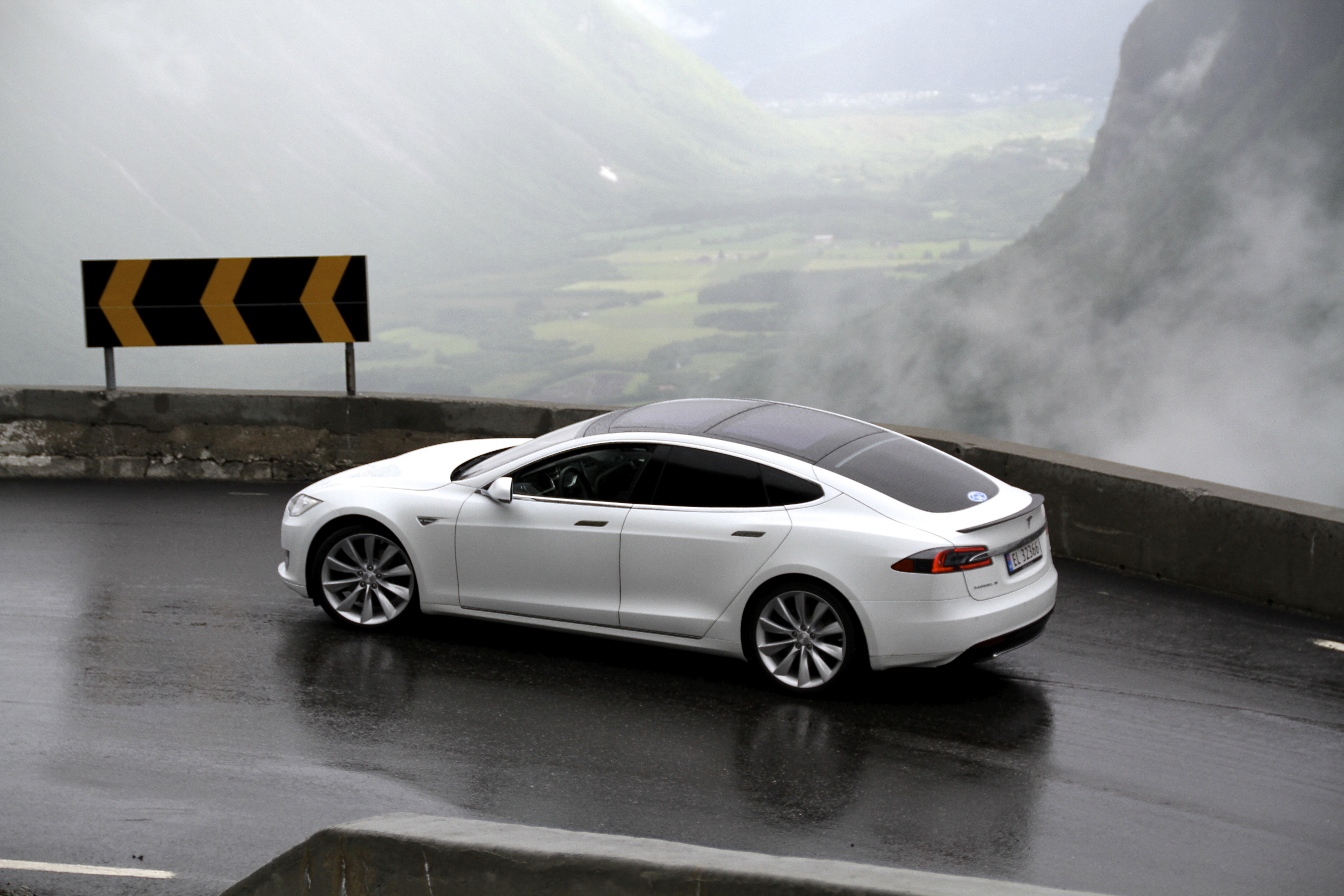 NHTSA Investigating Tesla after Model S Driver Killed In Crash While Using Autopilot